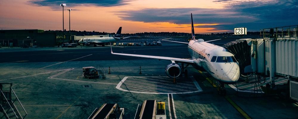 airport-plane-web