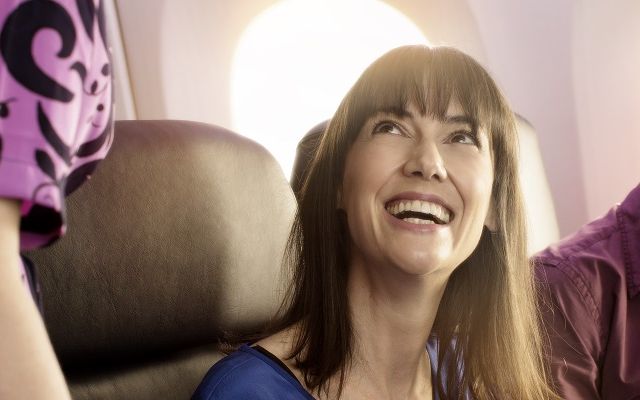 Air-New-Zealand-Boeing-7879-Premium-Economy-Beverage-Service-0156488.jpg